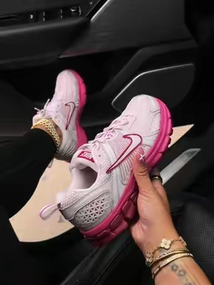 #nikevomero5 #pinksneakers 