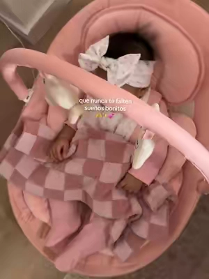 💕🫶 #babyswing #miniña #babysleeping #babygirl 