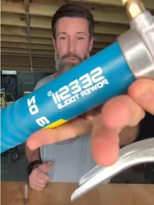 Sometimes smaller is better 💪 #seesii #greasegun #grease #farmtools 
