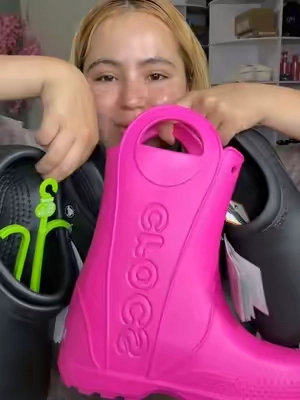 Todo lo que me ordene en la tienda original de la crocs 🐊 @Crocs  #boots #crocs #forfamily #SummerVibes #tiktokshopholidayhaul 