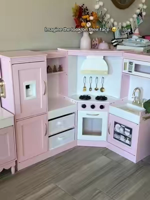 Okay but can we talk about how this pink corner kitchen somehow has my kid playing independently for the longest time? 😭💗 I swear every day there’s a new “recipe” waiting for me when I walk into the room. 😂 Between the pretend cooking, organizing all the little accessories, and serving up invisible snacks, it’s become their favorite kids activity. If you’ve been looking for kids kitchen toys, pretend play kitchen, or top trending toys for kids, this one is such a good pick. It encourages imaginative play, builds confidence through role play, and keeps little hands busy without a screen. Definitely one of those toys that ends up getting played with every single day instead of collecting dust. 💕 #toddlermom #toddlergiftideas  @Best Choice Products, Inc.  