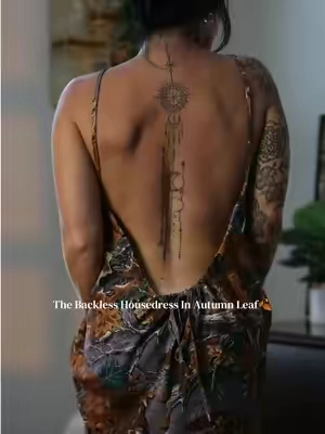 Obsessed with the pattern 🍂🖤  #backlessdress #modernmoomoo 