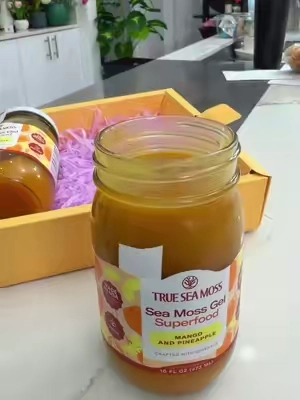 Gel de Musgo Marino con Mango y Piña True Sea Moss Sea Moss, musgo marino, gel de Sea Moss, True Sea Moss, minerales, vitaminas #tiktokcreatorpicks #DealsForYouDays #GelDeSeaMoss #MusgoMarinoNatural #TrueSeaMossGel Este gel de Sea Moss combina el extracto de musgo marino con sabores naturales de mango y piña. Es una alternativa en formato gel que se integra fácilmente en cualquier rutina, siendo una opción común para quienes prefieren ingredientes derivados de plantas marinas y minerales esenciales. The information shared is for general purposes and does not replace personalized professional guidance. Offer availability may be subject to a limited time. The price shown may vary depending on promotions or availability.