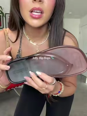 The cutest ombre jelly flip flops #tiktokshopcreatorpicks #y2kaesthetic #jellyflipflops 