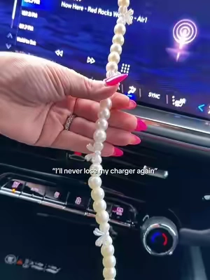 I’m obsessed with this 4 in 1 charger 😍🎀🤍 I won’t lose this one!!  #tiktokshopsummersale #summerwins #weeklydeals #phonecharger #carcharger 