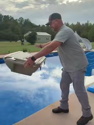 A happy man @VEVOR Home Improvement #cooler #float #ice #pool 