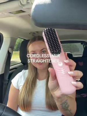 Can’t beat a hair tool that fits in your purse 🤷🏼‍♀️  #cordless #cordlesshairstraightener #hairtutorial #hairstraightener 