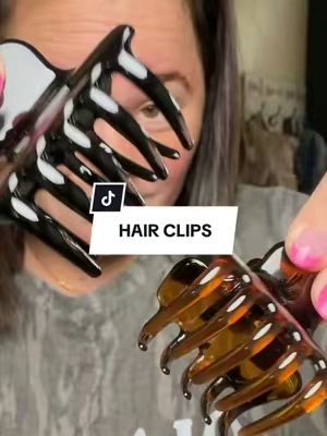 Tiny clip, surprisingly strong hold. 🤎🖤 @Kitsch  #shorthair #hairclip #shorthairstyles #kitsch #hairstyle 