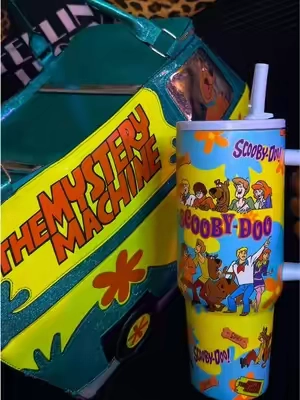 Soo cutesy & nostalgic 🤩✨ #leakprooftumbler #leakproofcups #scoobydoobydoo #tumbler #tumblercups 