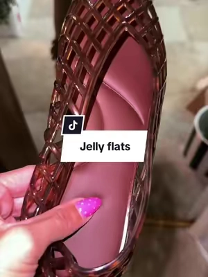 The jelly flat trend is back 🤎 These designer inspired jelly flats are the perfect shoe for summer into fall! #jellyflats #fallshoes #comfortableshoes #tiktokshopcreatorpicks #falldealsforyou 