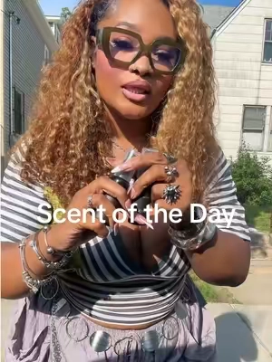 this is exactly what a Juicy Goddess would smell like!!! 🍍 🍑 🍐 @Donnii P tell the girls give you your 10s!!!! #fyp #scentoftheday #fragrance #perfumetiktok #OOTD 