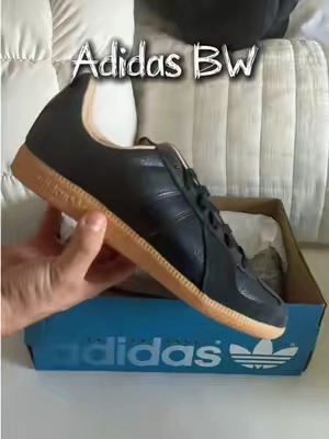 El par que combina con absolutamente TODO! 🔥👟 @StockX  #stockx #sneakerhead #sneakers #tiktokshopbacktoschool #tiktokshopsummersale 