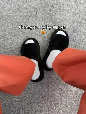 👆🏽Grab a pair before they sell out👆🏽 #recentpickups #musthaves #slippers #trending #viraltiktok 