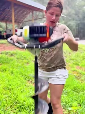It’s that simple! #auger #yardwork #postgoledigger #fencebuilder #gardening 