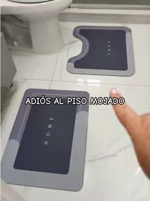 Set de 3 alfombras de diatomita para baño. Mantienen el piso más seco al absorber el agua rápidamente y son muy fáciles de limpiar. Incluyen una alfombra para la ducha, una para el lavamanos y otra para el inodoro, dándole un look limpio y moderno al baño. #TikTokShopSummerSale #TikTokShopCreatorPicks #SummerWins #BathroomEssentials #DiatomiteMat 