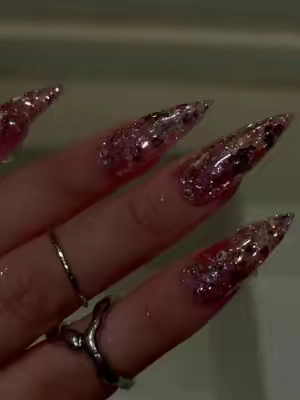 💅 From basic to breathtaking with one glitter touch ✨LW #nail #pressonnails #glitter #glitternails #fry 