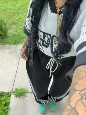 I’m 5’3 & 133 wearing a medium ✨🖤