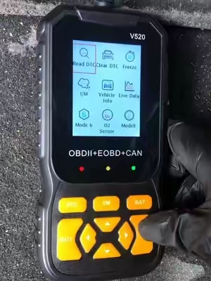 No computer or app needed—just plug it in and it'll tell you what's wrong with your car.#tiktokshopitalia #obd2 #scanner #checkengine #checkenginelight 