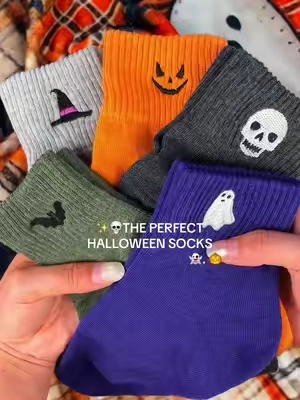 the perfect halloween socks! 🎃🧦 cute and cozy for spooky season- set of 5 with double sided embroidery featuring ghosts, skulls, pumpkins, bats, and witch hats  #halloween #halloweenstyle #cozygirl #cozystyle #fallstyle