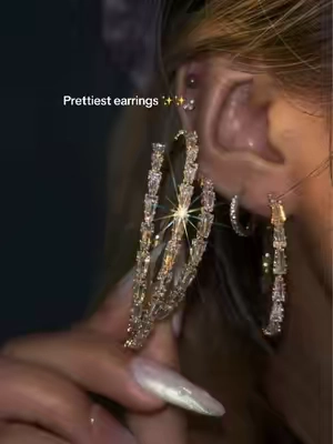 #forgirls #earrings #shiny #jewelry #daintyjewelry 