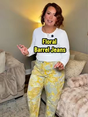 Depending on your workplace, these floral jeans could be dressy enough for a business casual look, and also perfect for our teachers!! @CHOUYATOU #barreljeans #floraljeans #comfyjeans #chouyatou #ttsacl 