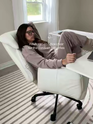 This office chair is a dream. #office #officedecor #chair #desk 