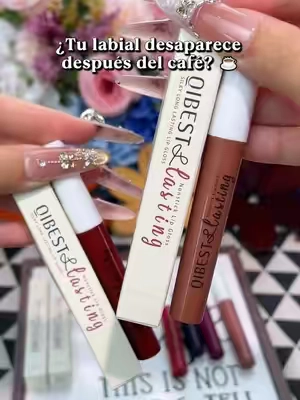 Este labial sobrevivió mi café, mi comida y mi día completo ☕💄#LabialMate #LabiosBonitos #MaquillajeDiario #BellezaLatina #TikTokMadeMeBuyIt 