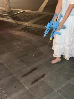 This cool electric water gun can fascinate all children#childrentoys #cool#tiktokshop #electricwatergun #waterguntoy 
