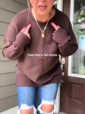 This crew neck 🤎 #crewneck 