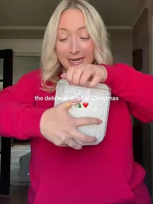 Nothing better than filling your house with the delicious smell of Christmas ❤️ #candle #christmas #christmascandle #candles #christmasdecor 