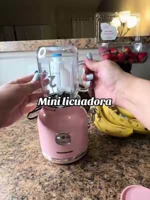 Mini licuadora para que te prepares tus batidos preferidos 🍓🍏🍉 #minilicuadora #kitchen #tiktokshopcreatorpicks #tiktokshopsummersale 