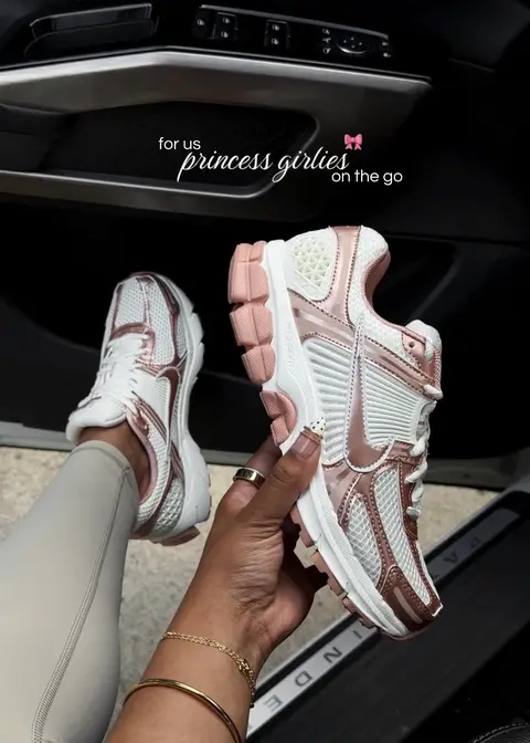Treat your self babe 👑 #nikevomero5 #flykicks #sneakergirl #pinksneakers @Fly Kicks 