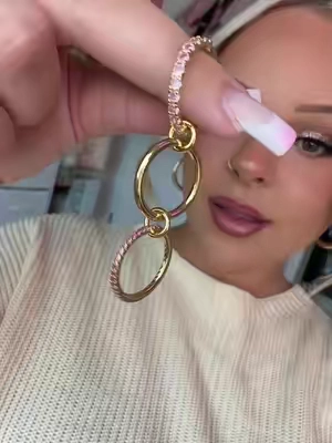 So cuteeee!! I love anything PINK 🥰🩷😍 #makeuphacks #jewelrytiktok #jewelrytok #summerturnup #fyp 