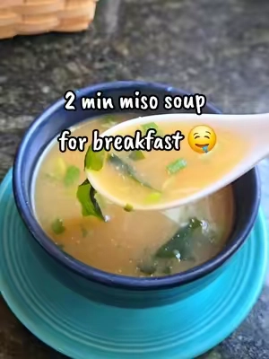 🍲 This miso soup is so easy and delicious, a must buy. 🤞🏽 @Weee Asian Supermarket #misosoup #miso #breakfastideas #easymeal #girldinner 