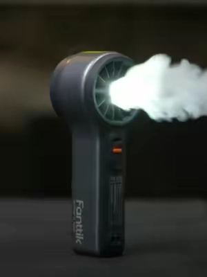 Stay cool in one place or on the move with the Fanttik GoFlow #coolingfans #personalfan #outdoorfan #summerheat #summercooling #cooling #fan #fanttik #handheldfan #pocketfan #coldfan #hotfan