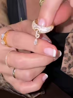 I mean 🤩 she is stunning #pavoi #pavoijewelry #ringstack 