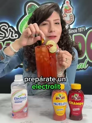 La forma más deliciosa de mantenerte hidratado. 💧🍓🥝🔥 #electrolit #hidratado #chamoy #chile #refreshing 