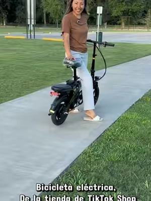 Una bicicleta eléctrica de la tienda de TikTok Shop, que nos encantó la calidad con más de 22 millas por hora Cuenta con luz delantera trasera con un silbido. Con su mono de freno #electricbike #tiktokshopsummersale #tiktokshopcreatorpicks 