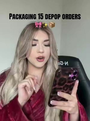 Día dos empacando órdenes para Depop 📦🫶🏻🎀👀  #depop #foryoupage #viralvideo #shipping #depopseller 