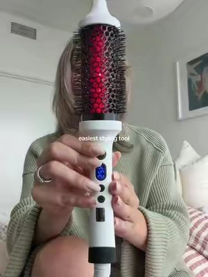 love love love styling my hair with this!! #thermalbrushblowout #thermalbrushstyling #90shairstyle #90shaircut #blowoutbrush 