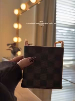 If you're trying to make your vanity look more organized without spending a fortune, this is such a cute little upgrade💄🤎✨ #vanityorganization #vanityessentials #makeuporganization #pinterestaesthetic #makeupholder 