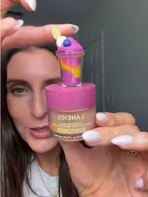 The little spatula holder on the new Laneige Açaí Mango smoothie lip sleeping mask!!! #laneige #lipsleepingmask #liptreatment #hydratedlips 