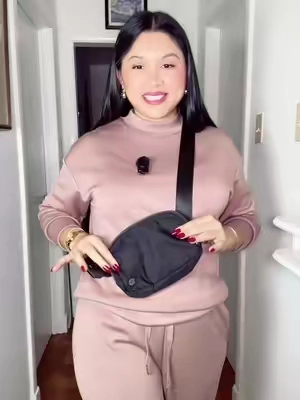 Lululemon cross body bag  #crossbodybag #tiktokshopcreatorpicks #womensfashion 