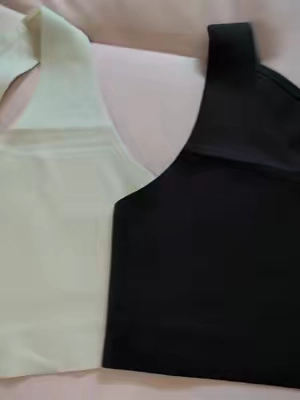 One of those milestones that sneaks up on you. 🥹💗 Finding a first bra that feels comfortable was my biggest priority. These are: ✨ Ultra-soft & breathable ✨ Seamless under clothing ✨ Lightly lined (no bulky pads or wires)  ✨ Racerback design that stays in place  ✨ Great for school, sports, or everyday wear If your little girl is getting to this stage, these are definitely worth checking out. 💕 Linked below if you're looking for a comfortable first bra for your daughter.