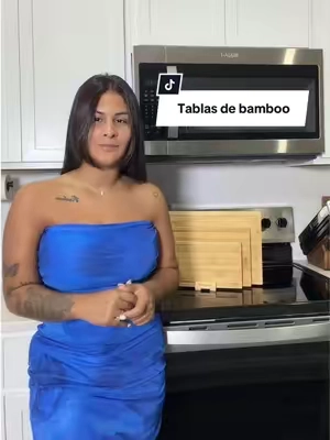 Desde que cambié a tablas de bambú, mi cocina se ve mucho más organizada. 🌿 Trae 3 tamaños diferentes con su base para guardarlas, ranura para los jugos y un material resistente que además ayuda a cuidar el filo de los cuchillos. ¡Un básico que vale la pena tener! 👌 #TikTokShop #KitchenFinds #TablasDeBambú #BambooCuttingBoard #CocinaOrganizada 