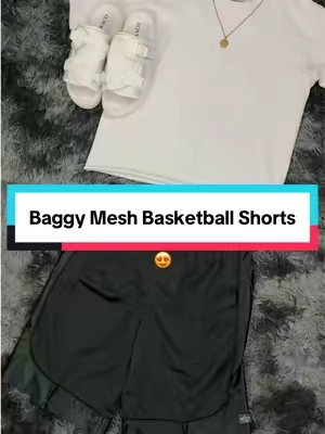 Shakawear absolutely cooked with these, the material feels so nice #mensfashion #streetwear #baggyshorts #outfitinspo #shakawear 