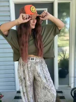 Perfect oversized crop tee 😍🤎 #midsizefashion #fallfashioninspo #croptee 