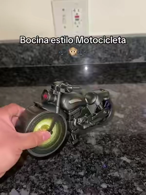 Llegó el ambiente a las fiestas familiares 🎶🙊 como esta bocina con luces led 🥰 perfecta para disfrutar en familia 🎶#speaker #speakerbluetooth #bocinabluetooth #bocinaportátil #bocina 
