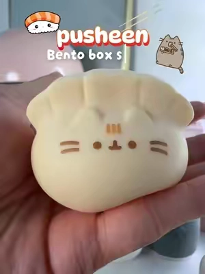 dying over the dumping 😭👌 @Hamee US #pusheen #bentobox #squishytoy #blindbox #unboxing 