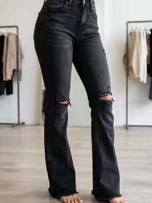 #blackjeans #rippedjeans #flaredjeans #bootcutjeans #womenswear 